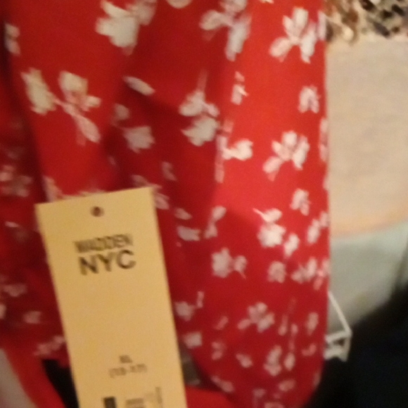 Floral Red Women's Top - Picture 4 of 4